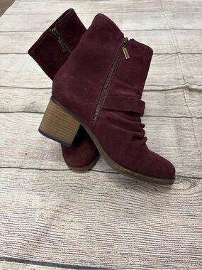 😍 Women's BearPaw Suede Ankle Boots in Burgundy - Classic Zip Heel